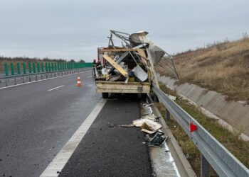 Atenție, șoferi! Accident rutier pe DEx12, în zona Lunca Corbului