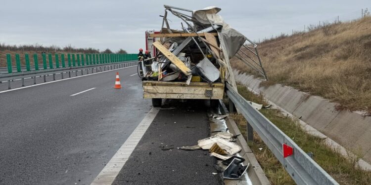 Atenție, șoferi! Accident rutier pe DEx12, în zona Lunca Corbului