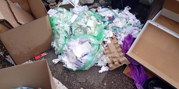 Amendă de 2.000 de lei pentru depozitarea necorespunzătoare a deșeurilor în cartierul Găvana
