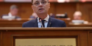 Guvernul Luca Niculescu a fost învestit de Parlament