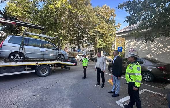 Locuri de parcare recuperate în Pitești. Trei autoturisme abandonate au fost ridicate